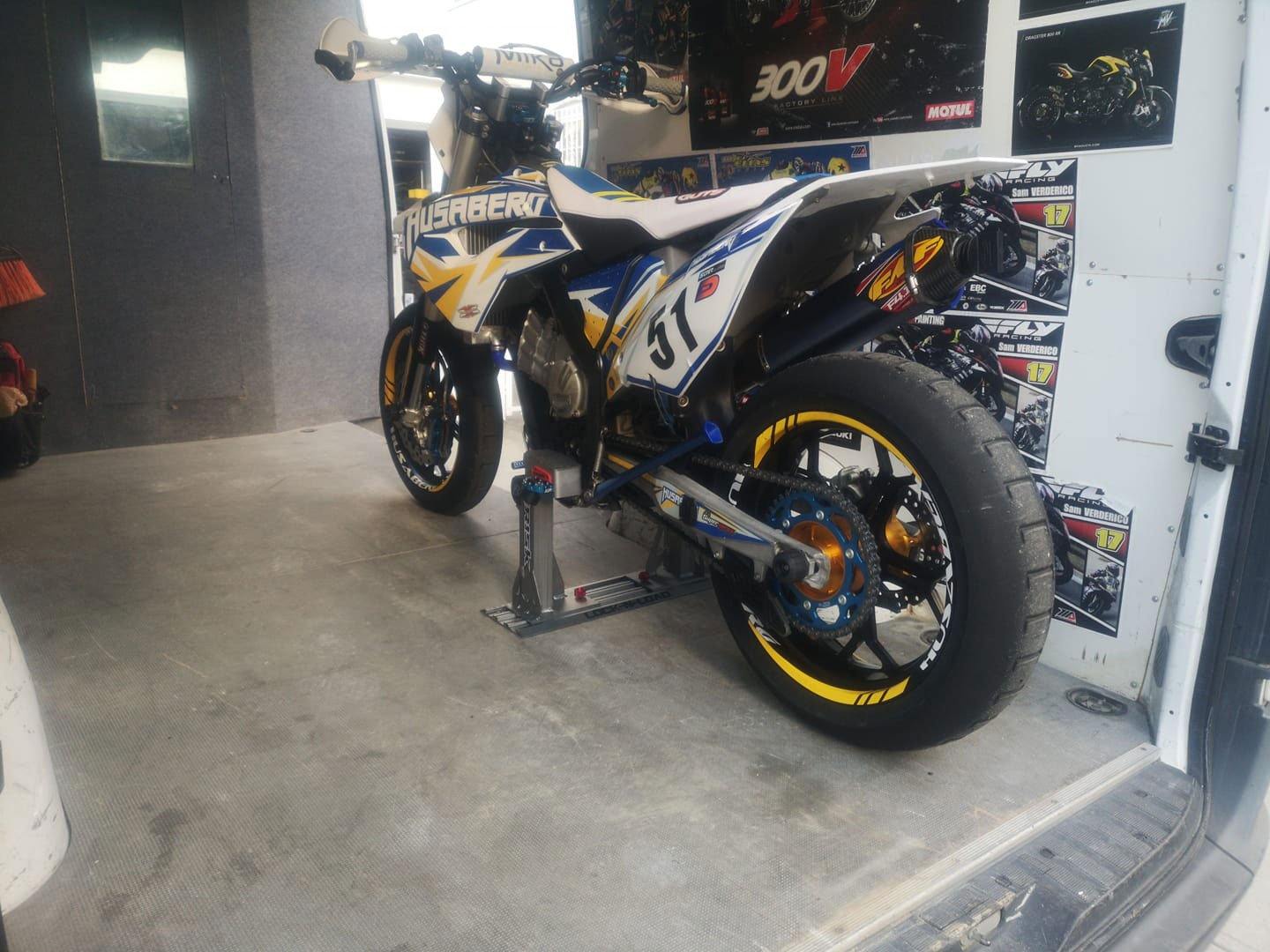 How Do You Secure a Dirt Bike on a Trailer? - Risk Racing